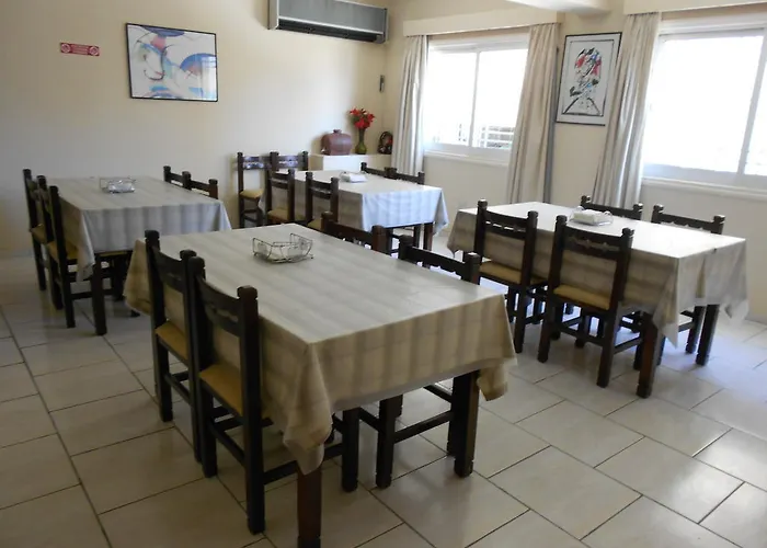 ホテル Denis ニコシア