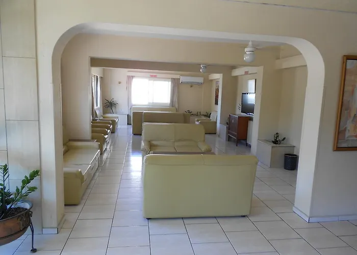 ホテル Denis ニコシア